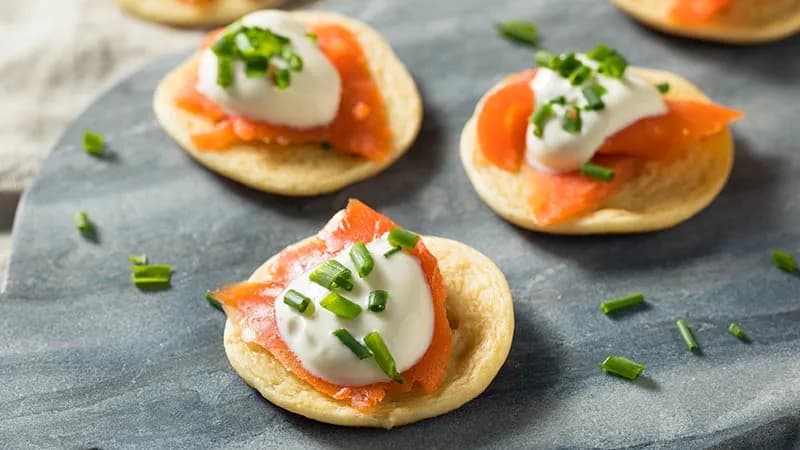 Blinis con salmone e philadelphia