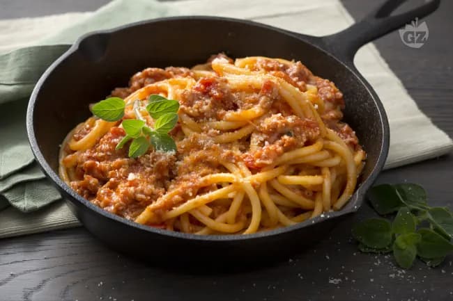 Bucatini con ragù di salsiccia