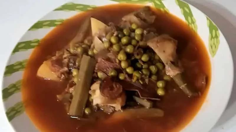 Carciofi in umido con patate e piselli