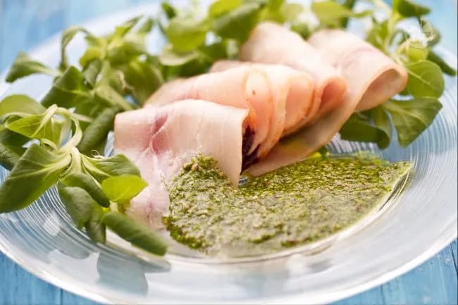 Carpaccio di pesce spada con salsa verde alla senape