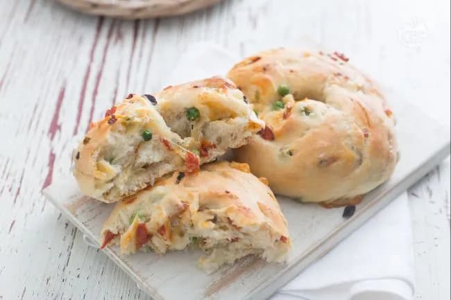 Ciambelle salate farcite con scamorza