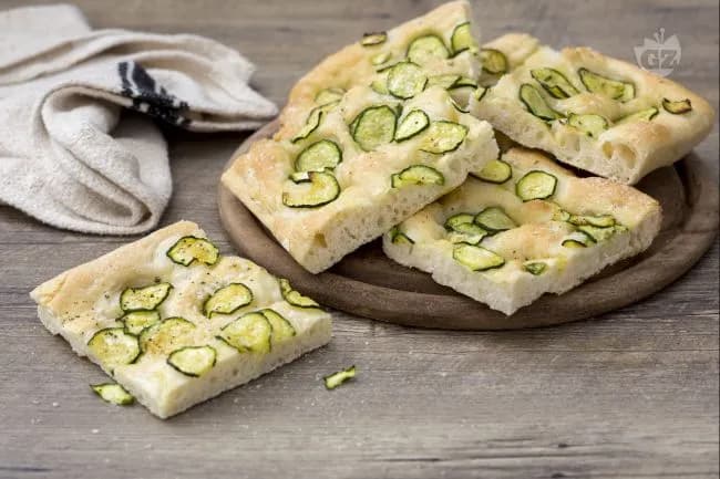 Focaccia soffice con zucchine