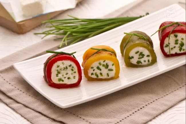 Involtini di peperoni con caprino