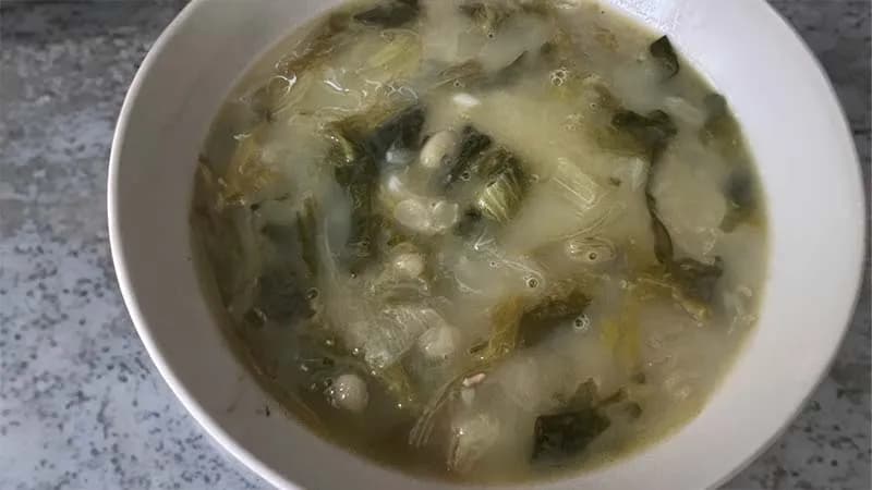 Zuppa di scarola e fagioli cannellini