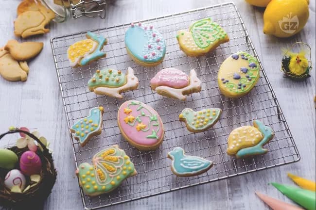 Biscotti di pasqua colorati