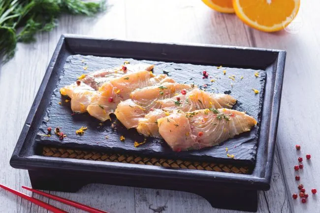 Carpaccio di ricciola marinato in salsa di soia