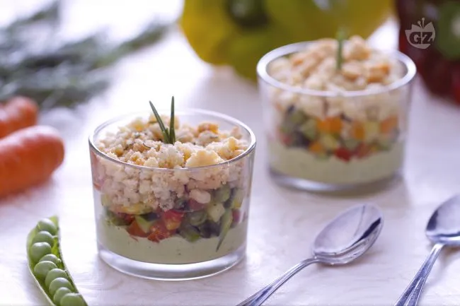 Crumble di verdure con crema di piselli