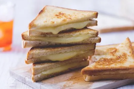 Grilled cheese sandwich al cheddar