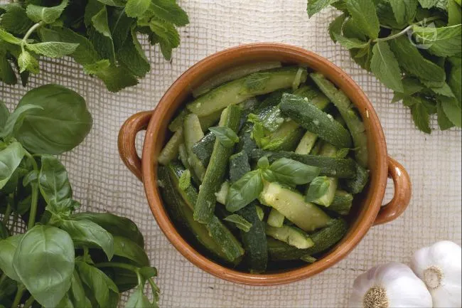 Insalata di zucchine alla menta e basilico
