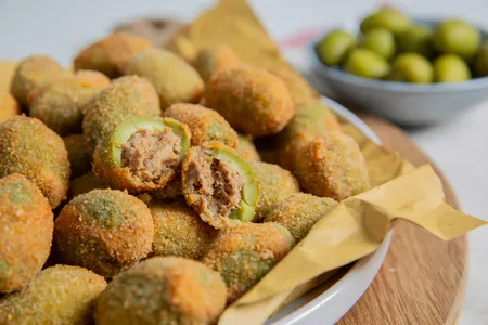 Olive all'ascolana: l'antipasto fritto marchigiano con ripieno di carne