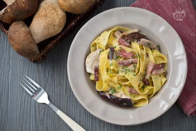 Pappardelle con Speck e Funghi Porcini