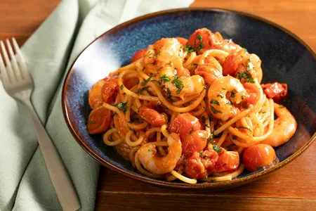 Spaghetti con mazzancolle e pomodorini