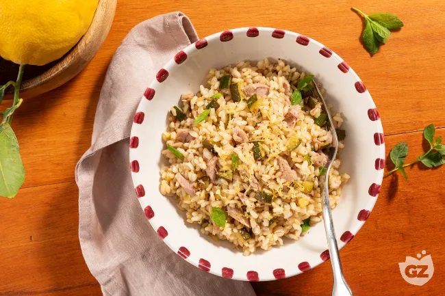 Riso freddo con tonno, zucchine e limone