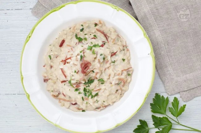 Risotto con birra scura e speck