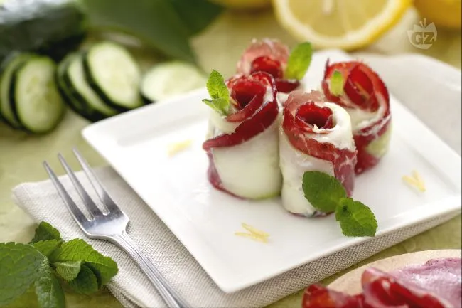 Rotolini di cetrioli con bresaola