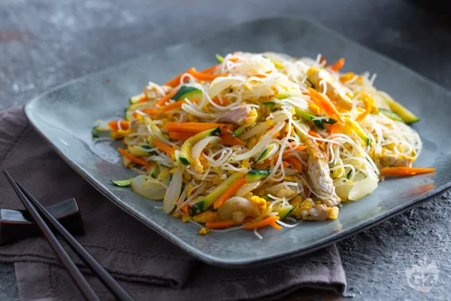 Spaghetti di Riso con Carne e Verdure