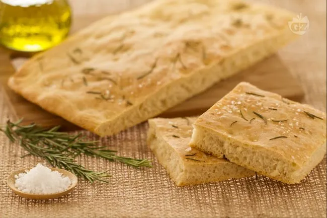 Spianata romagnola con rosmarino e sale