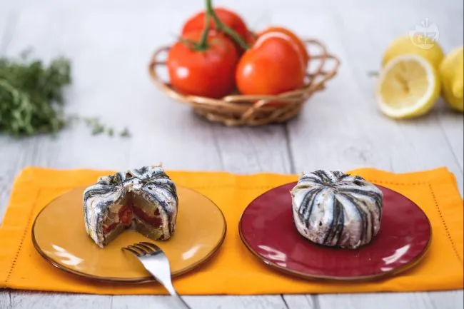 Tortino di alici con patate e pomodoro